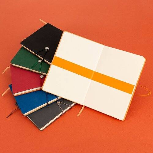 Caderneta-Tipo-Moleskine-com-Fecho-8933d1-1598456532 (1).jpg