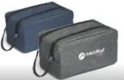 Necessaire personalizada com fechamento em ziper, medidas aproximadas: 25,5 x 12 x 5 cm.